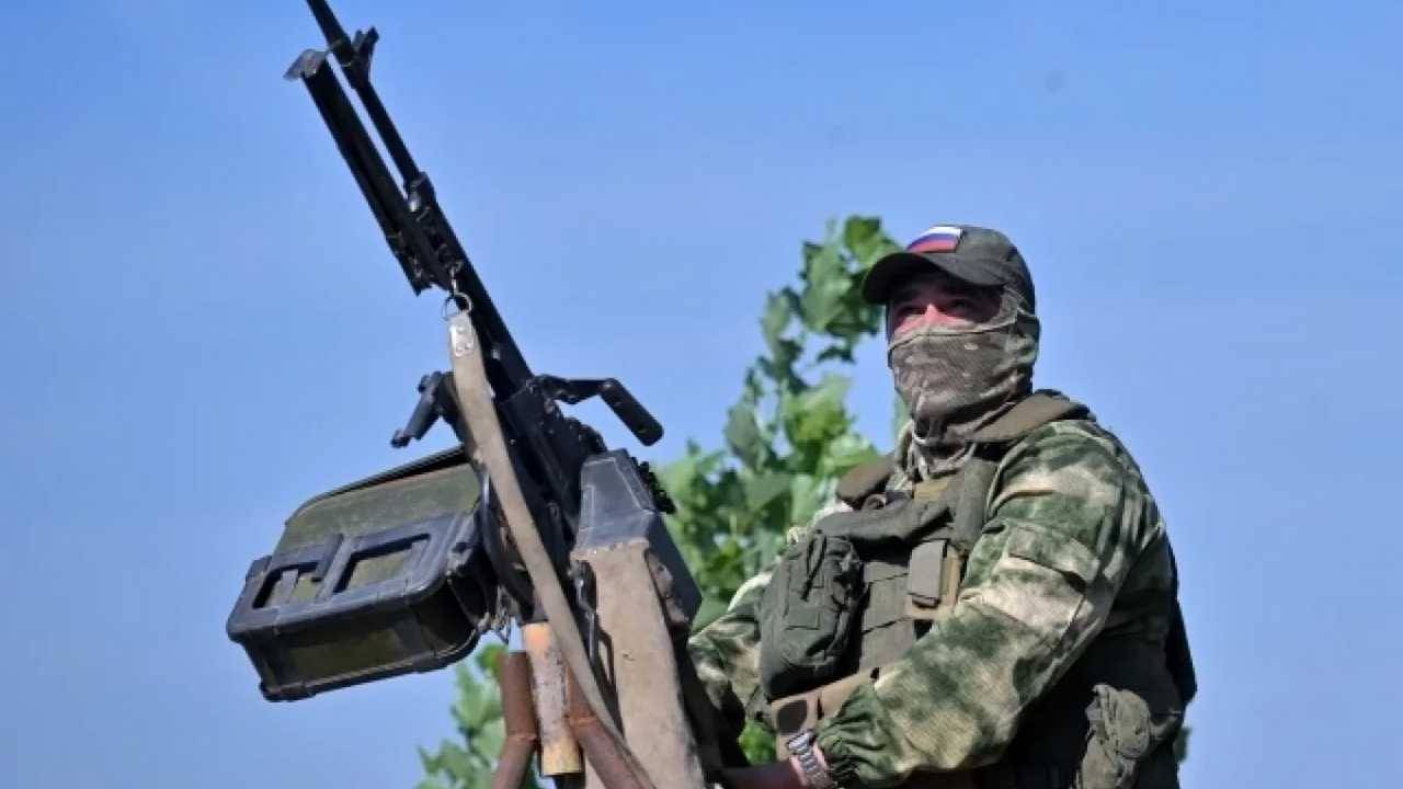 Сержант Дикий взорвал склад боеприпасов ВСУ презервативом с напалмом