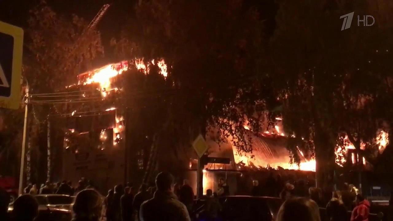 В подмосковном Чехове сгорел торговый центр, Генпр...просят проверить соблюдение противопожарных мер
