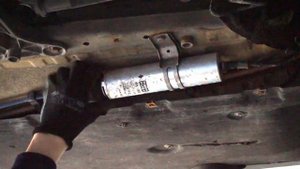 BMW 1-Series E87 fuel filter replacement (maintenance service)
