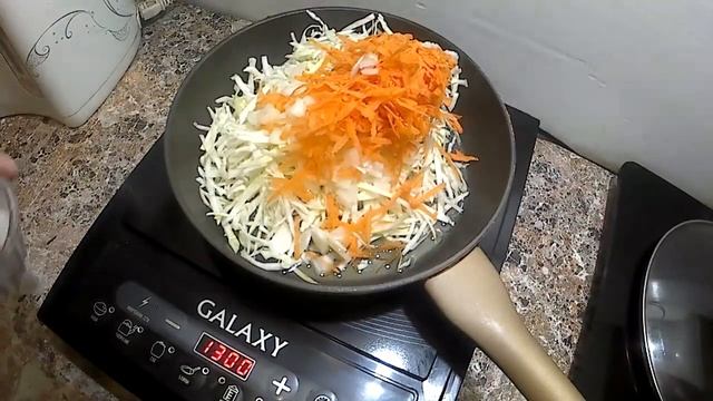 Блинные пирожки с капустой и мясным фаршем.