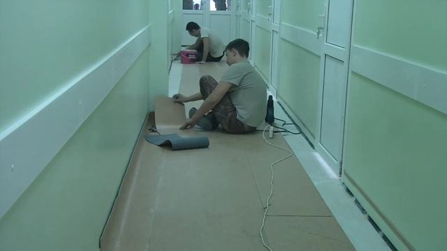 Наведение линолеума на стену в коридоре больницы смотреть онлайн