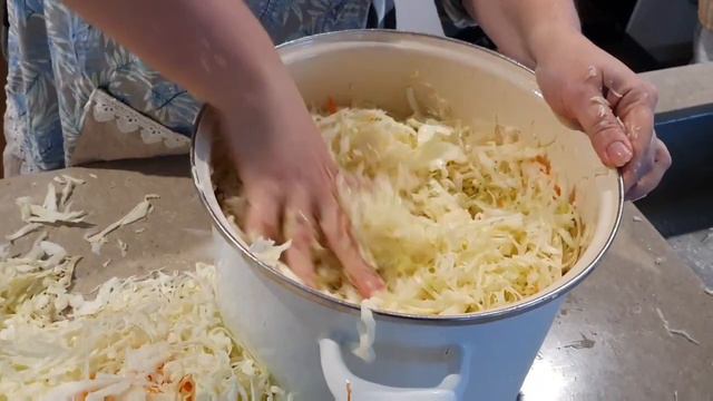 Солим капусту без сахара и лаврового листа.