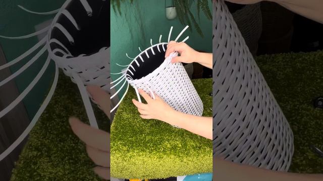 Кашпо цилиндр. Пример плетения. Что делать если не хватило длины лозы…расчеты в описании смотреть онлайн