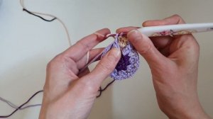 ?ХИТРОСТЬ, которая сделает ЛЮБОЙ бабушкин квадрат ЯРЧЕ! Как сменить ЦВЕТ нити при вязании крючком!