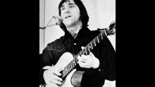 Песню я вышел ростом и лицом. Портрет высоцкого с гитарой. Французский диск высоцкого. Песню я вышел ростом и лицом. Песню я вышел ростом и лицом.