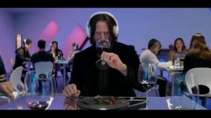 Киану Ривз плачет в наушниках(ВП)