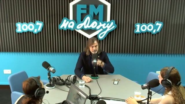 Никас Сафронов на радио FM-НА ДОНУ смотреть онлайн