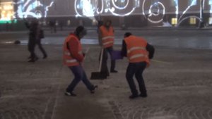Танец дворников на Дворцовой площади