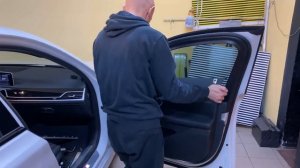 как снять обшивку двери на BMW G12  How to remove door panel on BMW G12