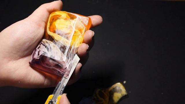 АСМР/ASMR режу красивое, мягкое мыло.