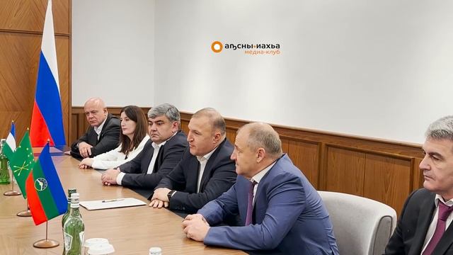Аслан Бжания принял главу Республики Адыгея Мурата Кумпилова, главу КБР  Казбека Кокова и делегацию