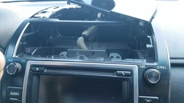 How to Remove Radio / Navigation / Display from Toyota Camry 2014 for Repair. смотреть онлайн