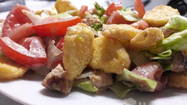 Салат Цезарь с сухариками