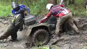 Гряземес маленького Grizzly и большого BRP XMR