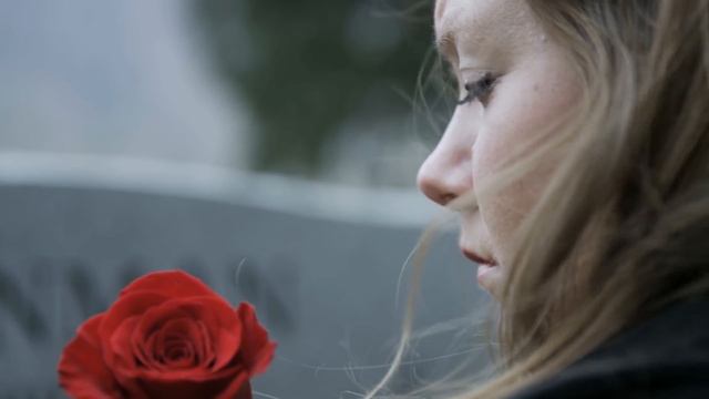 Девушка настояла на вскрытии двухдневной могилы сестры! Откинув крышку, люди перекрестились.. смотреть онлайн