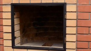 Монтаж каминной дверцы