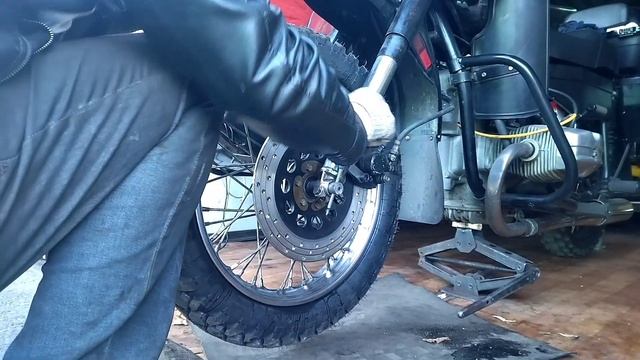 Ставлю дисковый тормоз на Урал. Тестируем смотреть онлайн