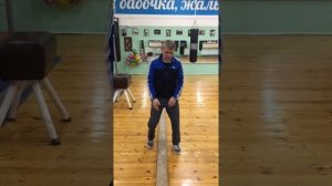 Советская школа бокса. Отработка правильного перемещения ног при движении с помощью бруса