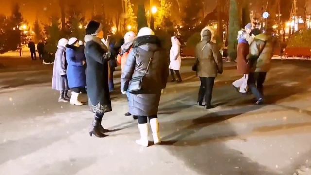 Может кто - то себя увидит Танцы в парке Микс Харьков 2021 смотреть онлайн