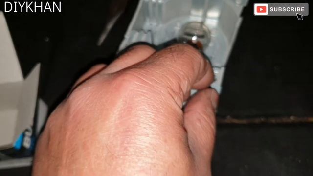 How to Change the Tail Light Bulb on Toyota Corolla Verso || Toyota Corolla Verso Tail Light Bulb смотреть онлайн