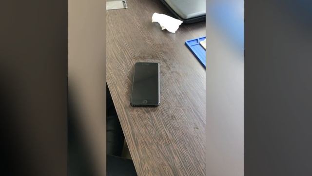 Как поменять защитное стекло на iPhone ?