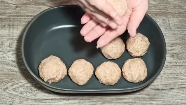 Сочные и нежные ТЕФТЕЛЬКИ в томатно-сметанном соусе! Готовить просто!