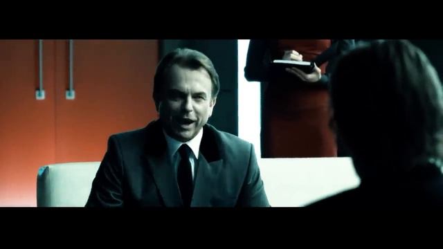 Все люди на земле превратились в вампиров, а оставшихся используют как корм