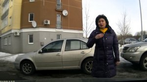 Как паркуются женщины...