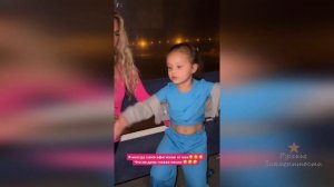 Дочка Ханны Адриана очень классно поет на английском!
