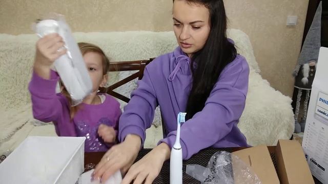 Обзор зубной щетки Philips Sonicare DiamondClean 9000 + AirFloss Ultra HX 8494/01 смотреть онлайн