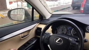 Автоматическое опускание зеркал при движении задним ходом Lexus