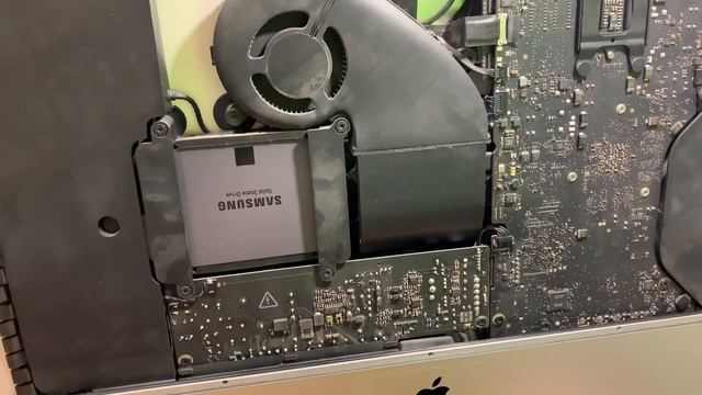 Залитый iMac 21 Late 2012 A1418