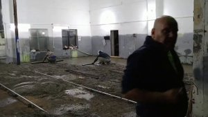 Заливаем пол в гараже.