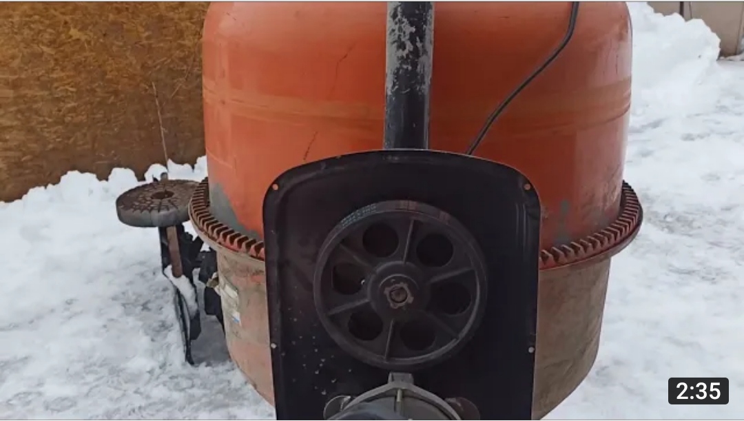 Бетономешалка. Кронштейн двигателя, ременная передача, кривая сборка. ECO CMA-240. смотреть онлайн