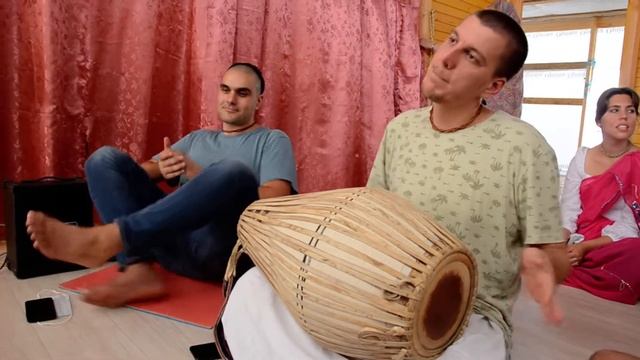 Е.М. Тхакур Харидас Прабху - КИРТАН смотреть онлайн