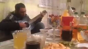 Казах душевно поет песню МузАрт