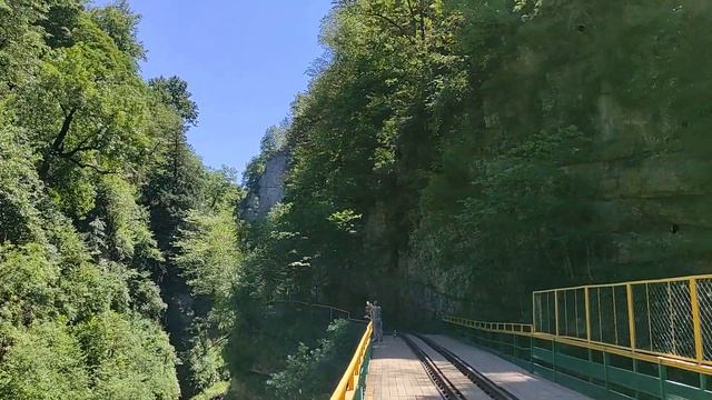 Поезд в горах, наше восхождение // Гуамское ущелье и Орлиная полка