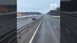 Renault Logan разогнался до 100 км/ч по встречной полосе Киевского шоссе