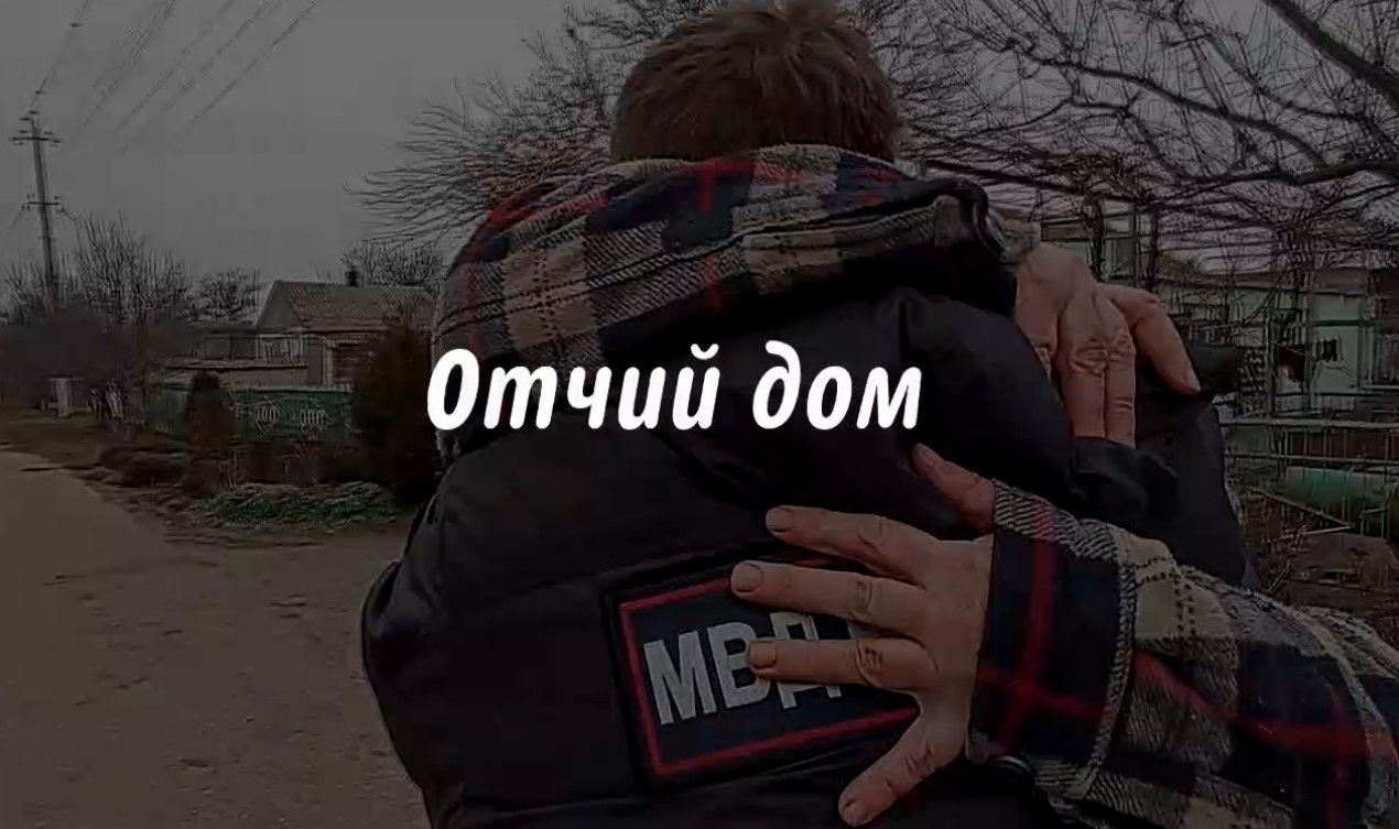 Полицейский в зоне СВО впервые за 25 лет оказался у крыльца дома, который покинул будучи ребенком.