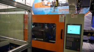 Видео работы термопластавтомата (ТПА)