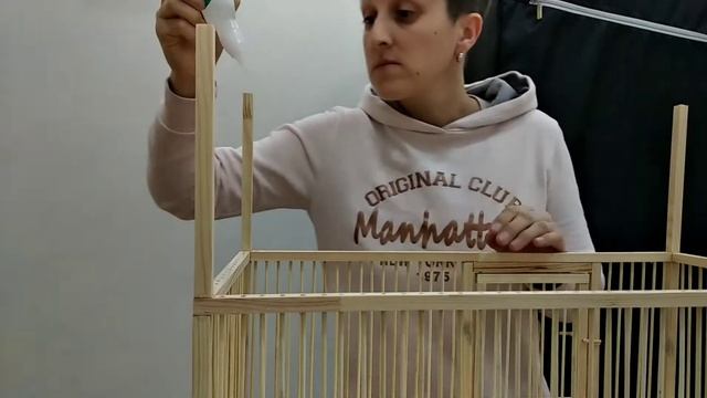 Деревянная клетка для мелких птиц (Wooden birdcage) смотреть онлайн