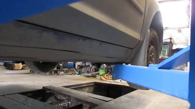 Первый подъем авто . Гидроподъемник китаец.