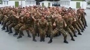 Танец племени Маори - "хака" в исполнении военных