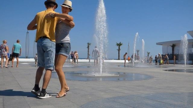 Пара Винницких КиЗоМбЕров отддыхает в Одессе. Супер КИЗОМБА в Одессе смотреть онлайн