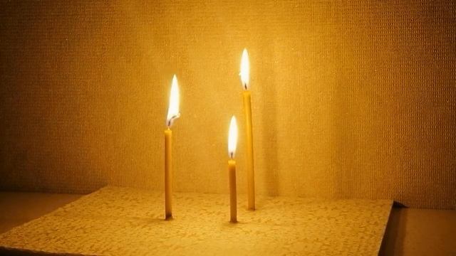 Candles are burning with a very pleasant music. Свечи горят под приятную расслабляющую музыку. смотреть онлайн
