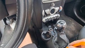 ? Как снять ручку КПП Mini Cooper  R55, R56. Снятие кожуха коробки передач Мини