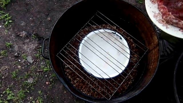 Самодельная Коптильня Своими Руками. Домашнее Горячее Копчение Свиных Ребрышек смотреть онлайн