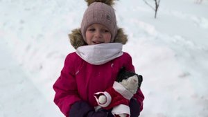 Кот уголёк на прогулке