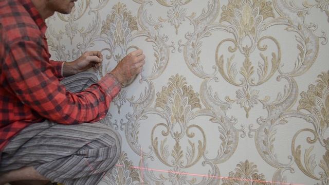 поиск сейфа в заклеенной обоями стене смотреть онлайн