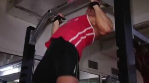 Упражнения для спины. Подтягивания средним параллельным хватом от #ДК